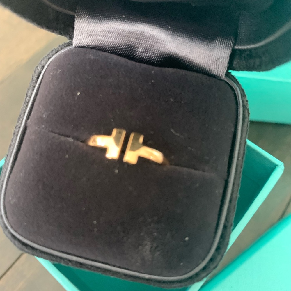 Tiffany gold 18k gold women. Size 5